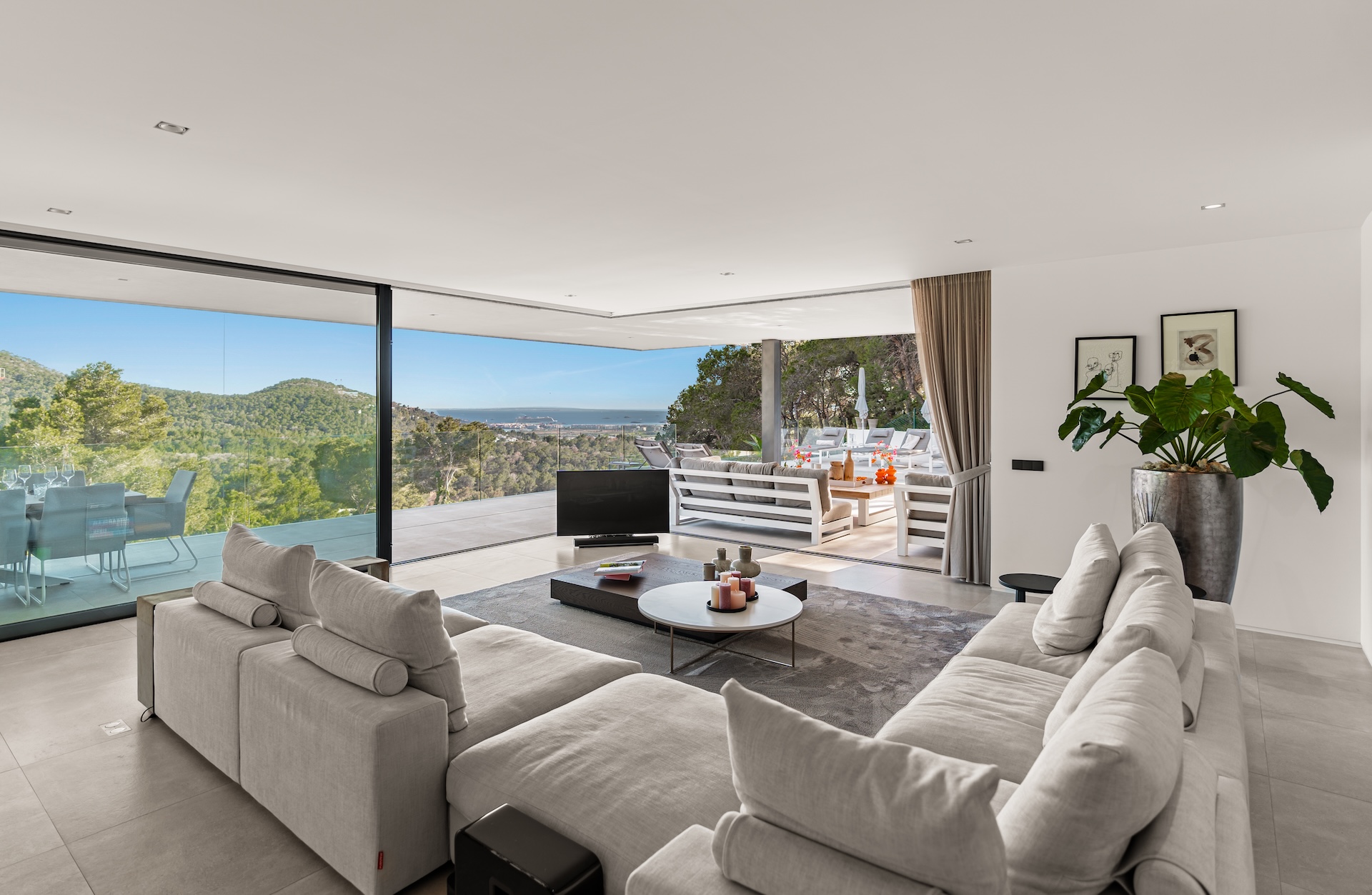 Resa Estates luxury vila Can Furnet modern Villa moderna living room.jpg